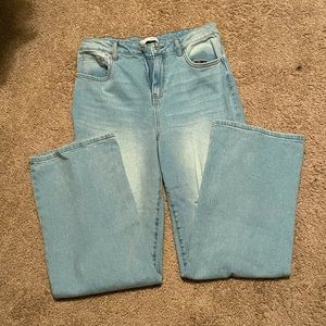 Light Wash Wide Legged Jeans